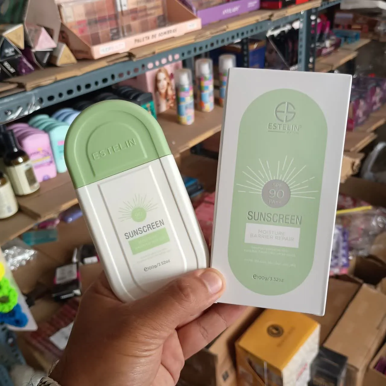 ضد آفتاب استیلن سبز SPF90 مدل Moisture Barrier Repair حجم 100 گرم